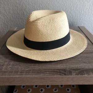 Never worn - women’s hat